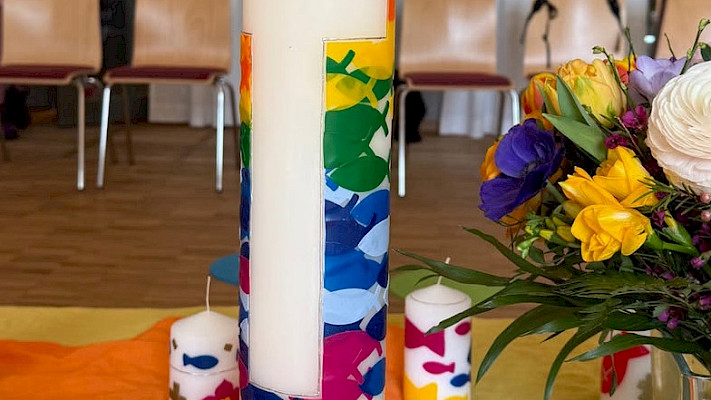 Die neue Osterkerze der Kirche Grumbach